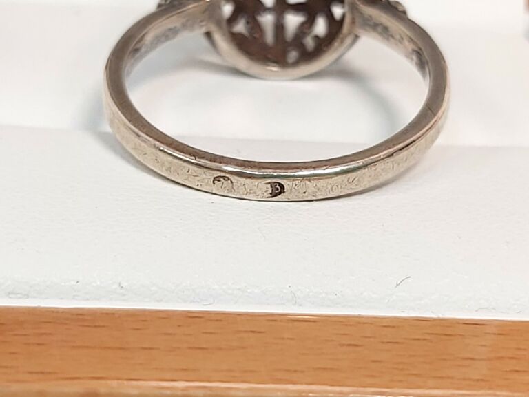 pierscionek-warmet-szarotka-z-koralem-262g-pr92-cechy-brak