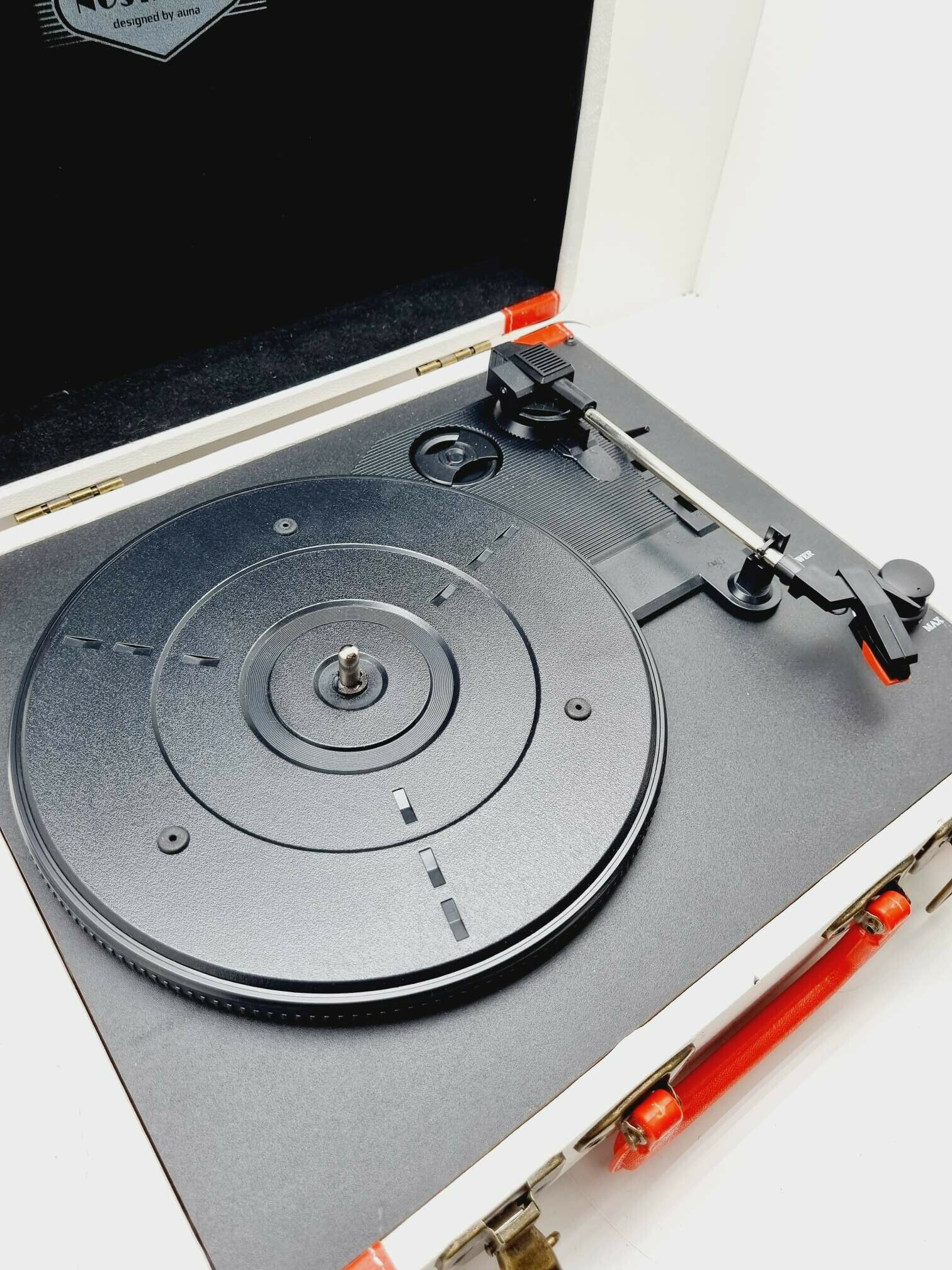 gramofon-auna-nostalgy-w-walizce-model-auna