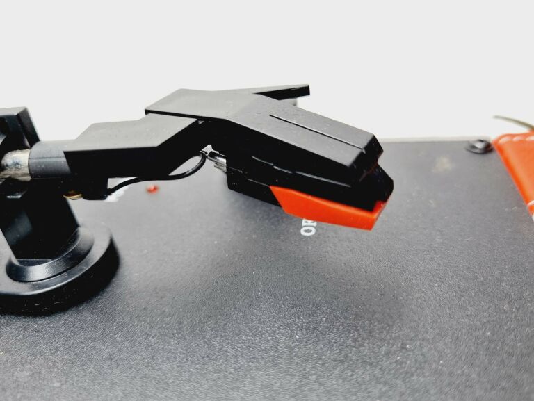 gramofon-auna-nostalgy-w-walizce-naped-brak-informacji