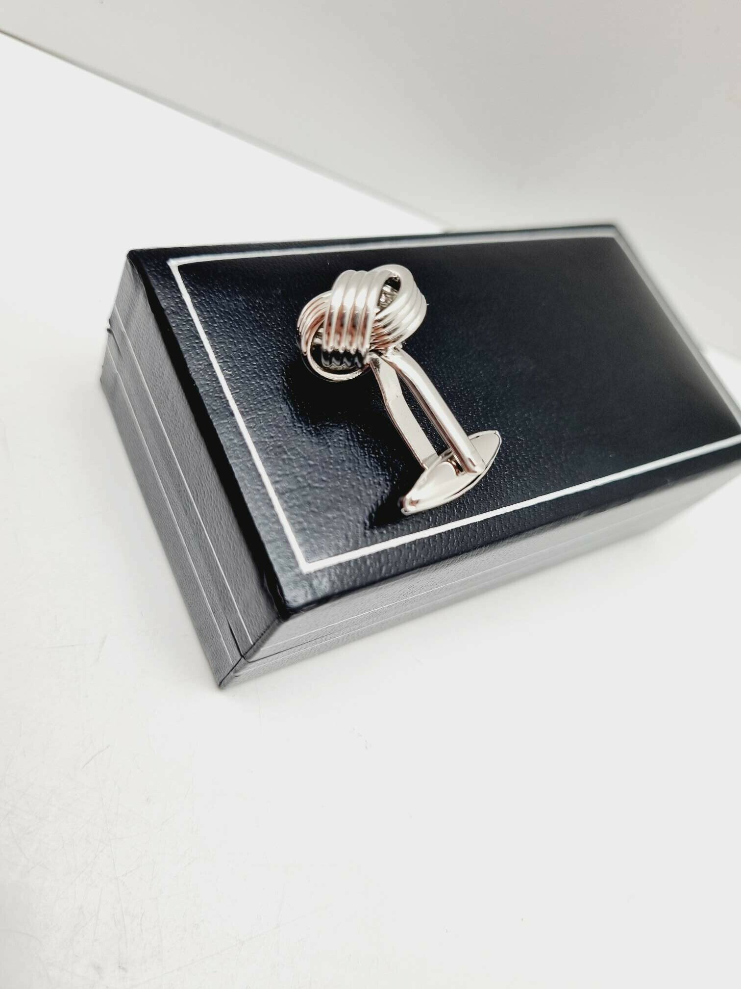 lindenmann-spinki-do-mankietow-z-efektem-plecionk-wykonczenie-polerowane