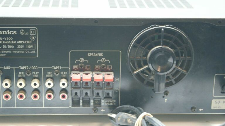 SUPER WZMACNIACZ STEREO TECHNICS SU-V300