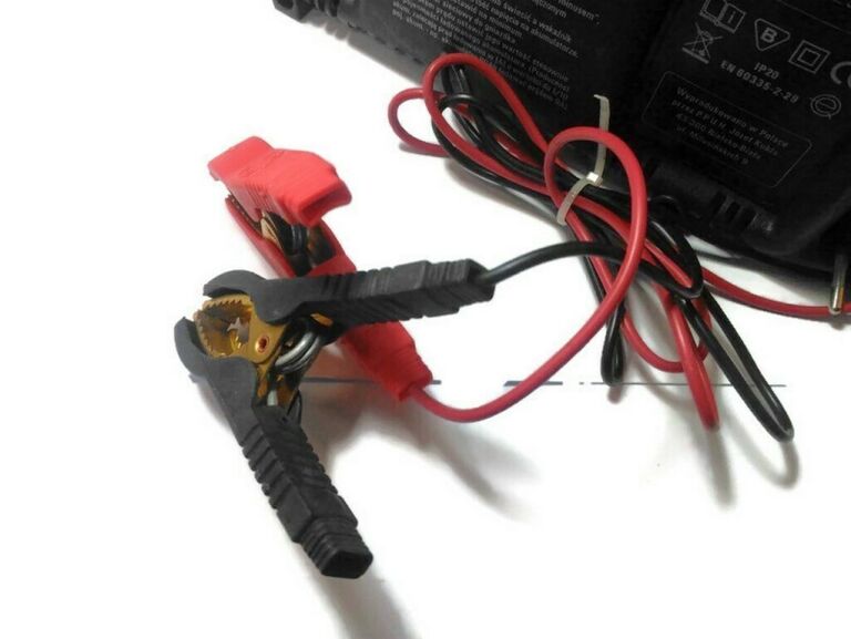 PROSTOWNIK ŁADOWARKA KUKLA 12V/24V 20A BK122420