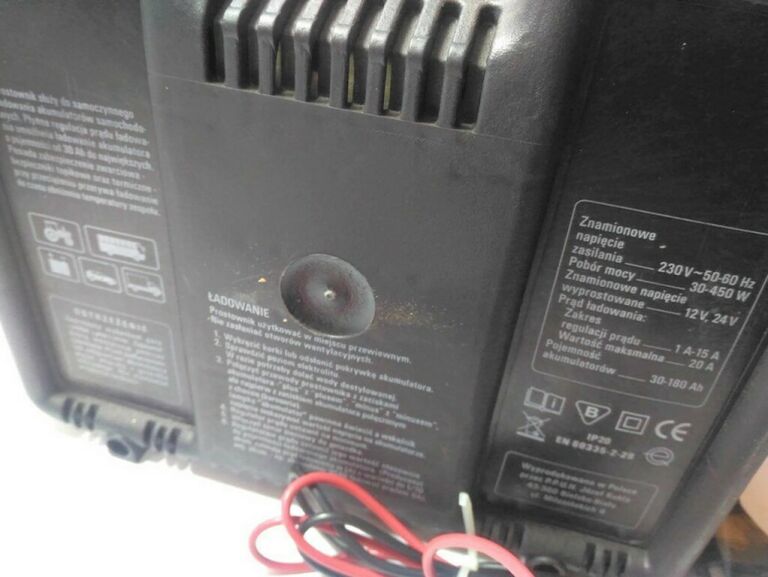 PROSTOWNIK ŁADOWARKA KUKLA 12V/24V 20A BK122420