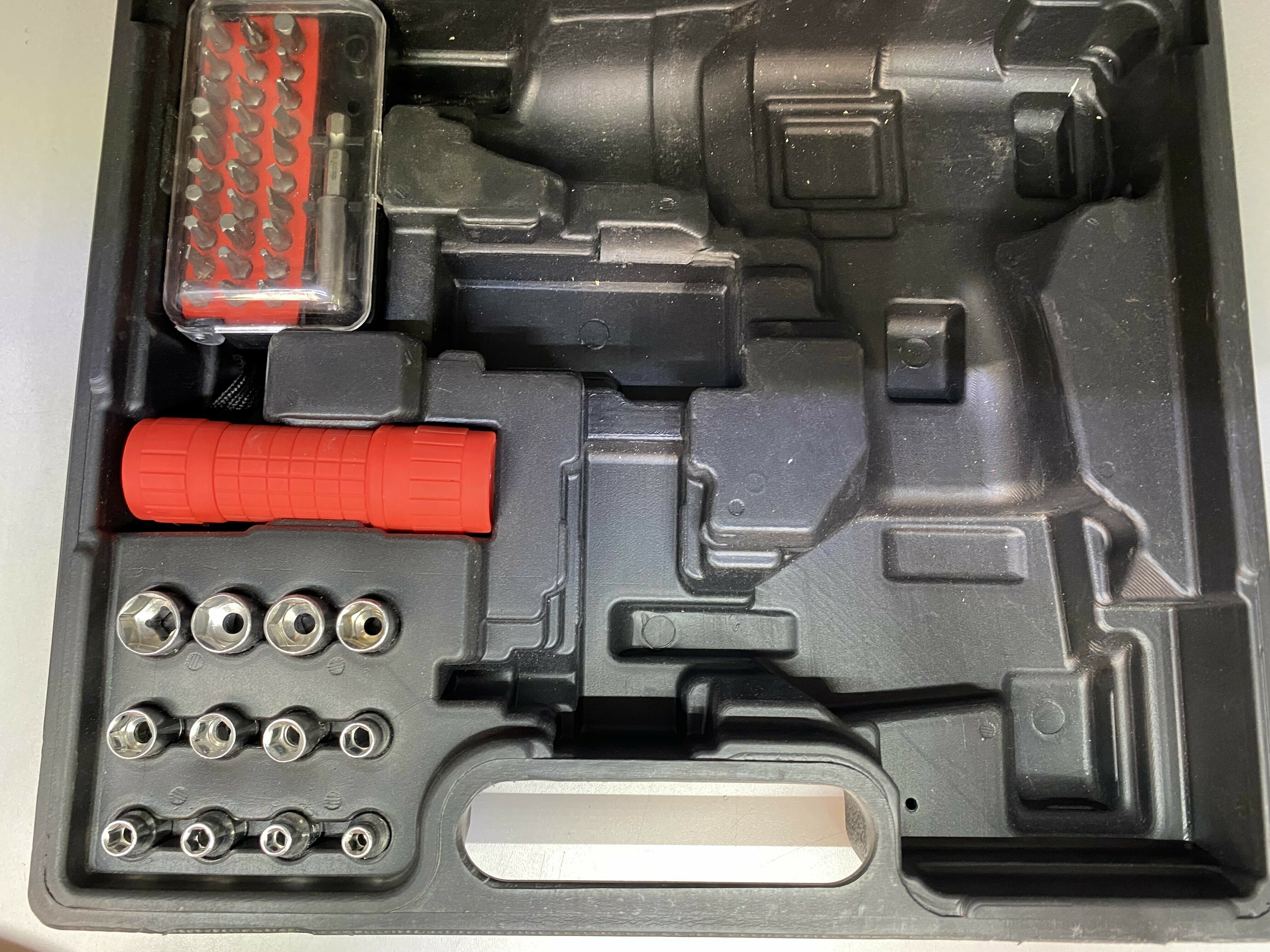 wkretarka-champion-cp-1515-super-zestaw-zasilanie-akumulatorowe