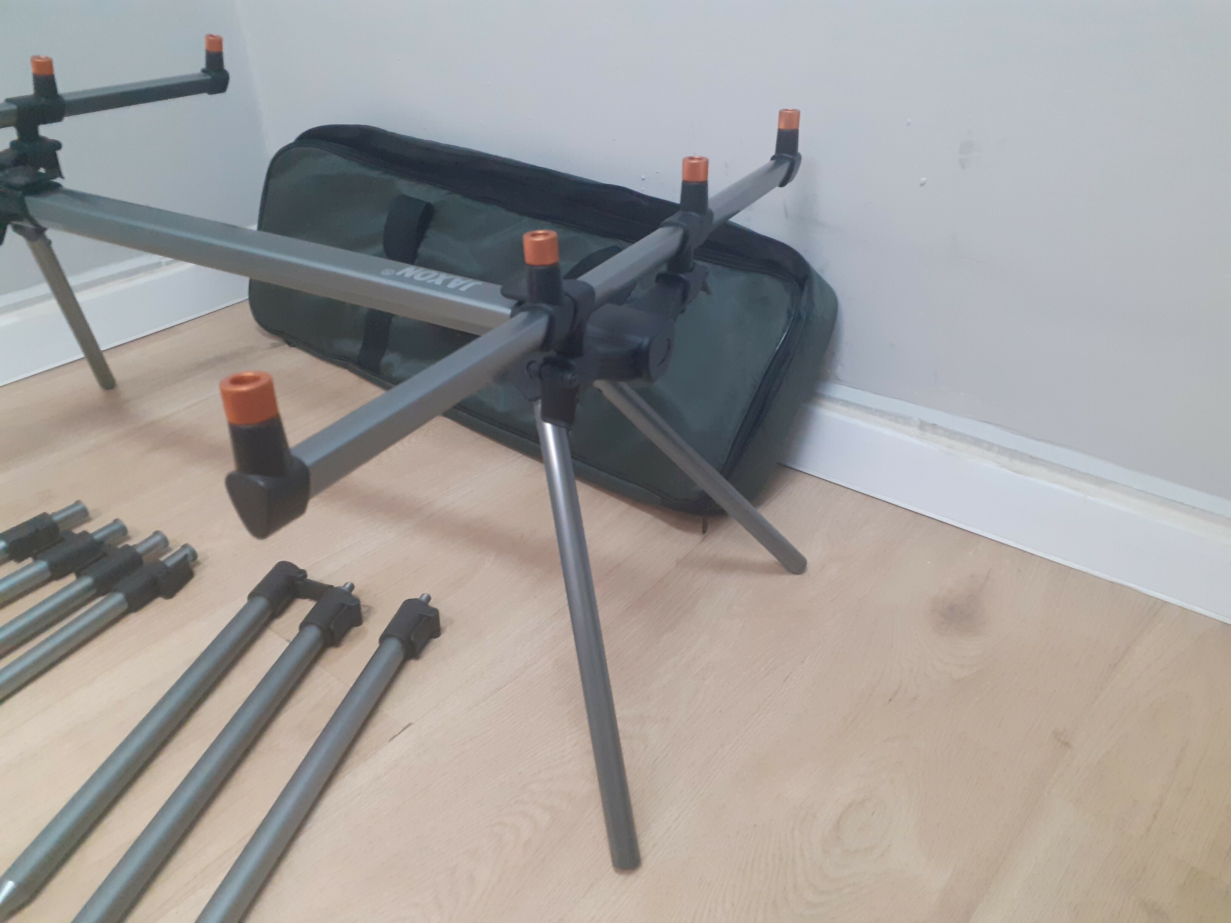 stanowisko-karpiowe-jaxon-stojak-rod-pod-model-jaxon