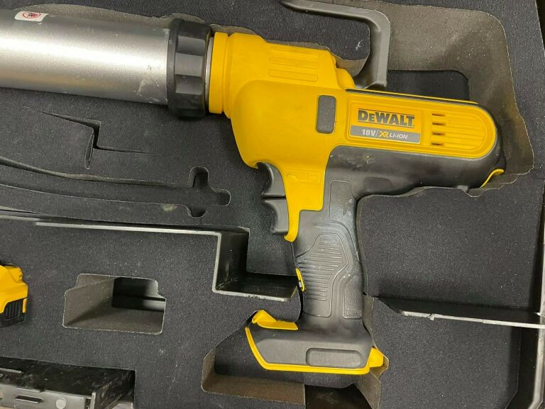 DEWALT PISTOLET KLEJU SILIKONU 18V 600ML DCE580D1