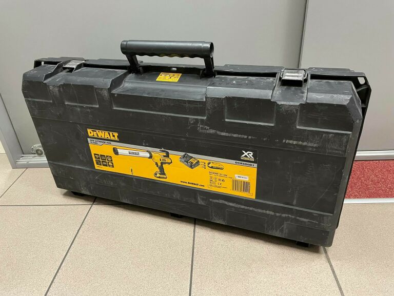 DEWALT PISTOLET KLEJU SILIKONU 18V 600ML DCE580D1