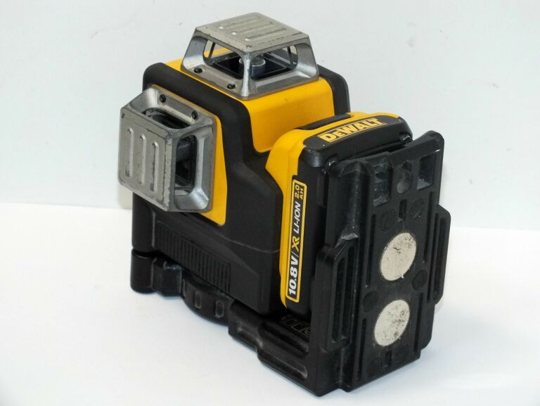 LASER KRZYŻOWY DEWALT DCE0811G + AKU 2AH 10,8V