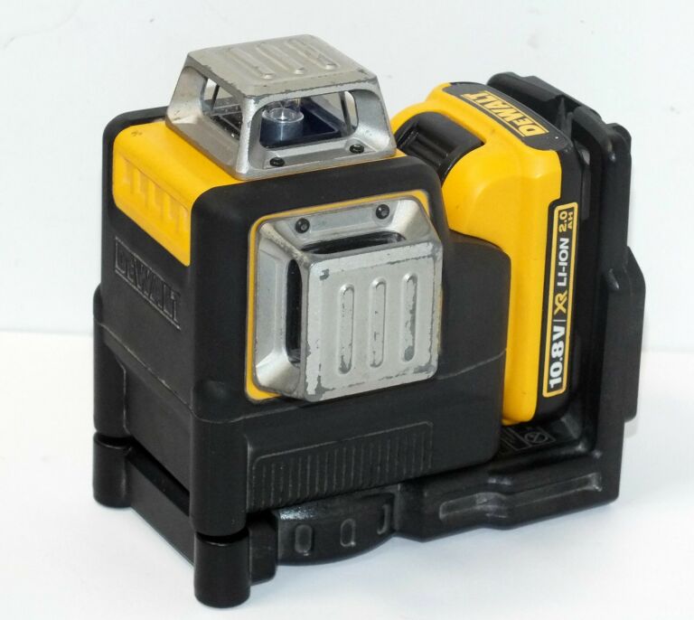 LASER KRZYŻOWY DEWALT DCE0811G + AKU 2AH 10,8V