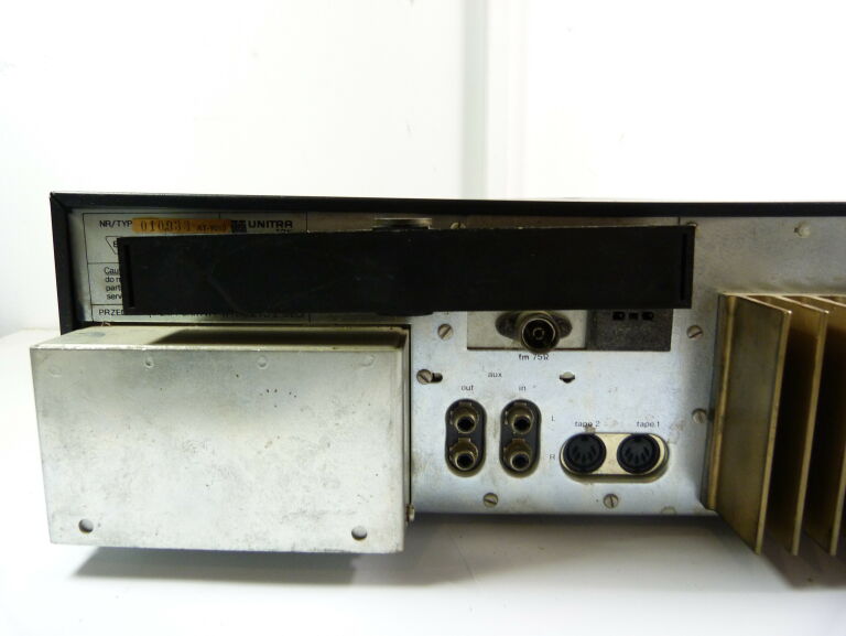 AMPLITUNER UNITRA AT 9010