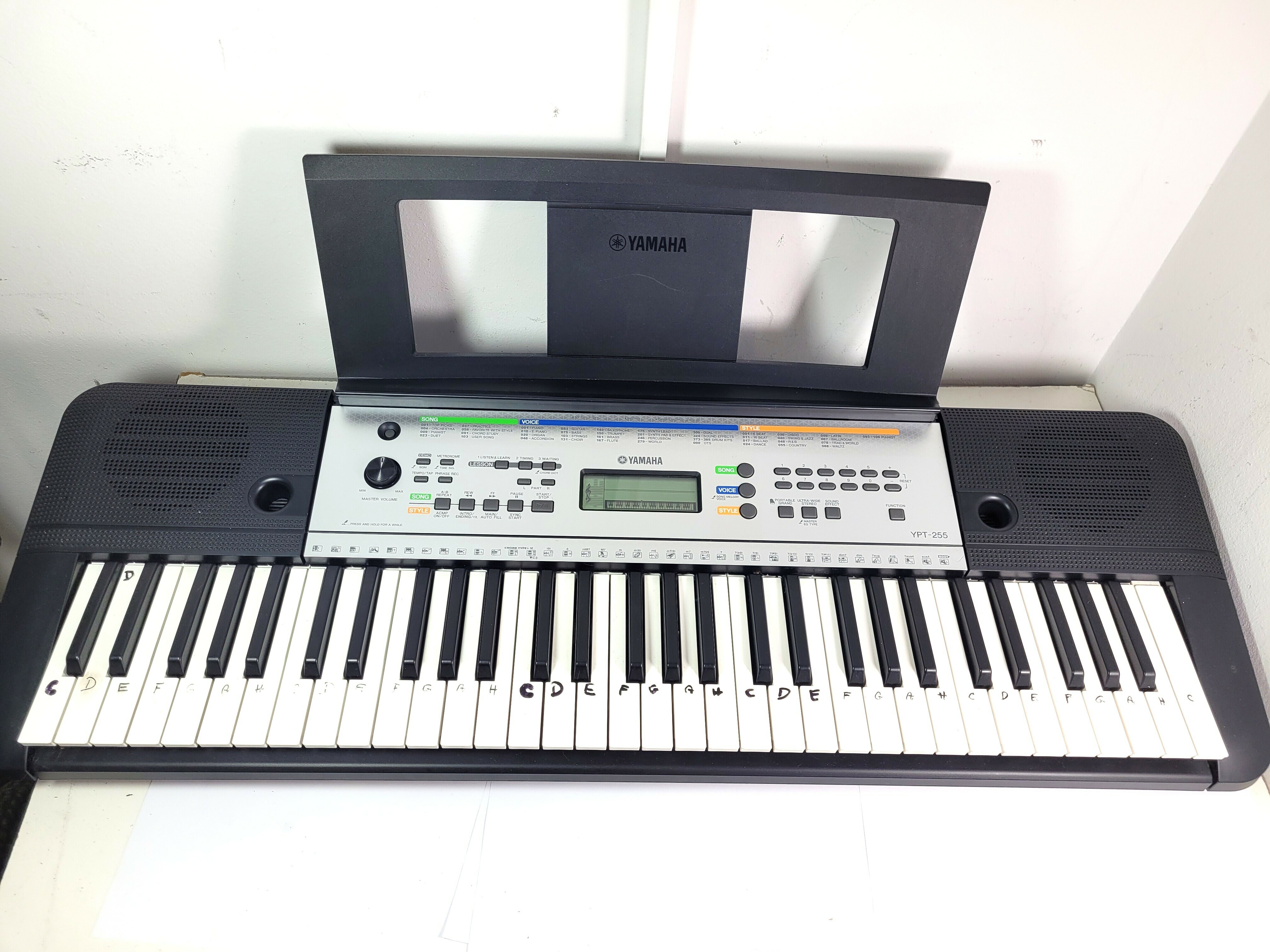 zadbany-keyboard-cyfrowy-yamaha-ypt-255-stojak-stan-uzywany