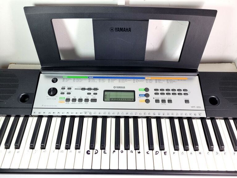 zadbany-keyboard-cyfrowy-yamaha-ypt-255-stojak-ean-4957812620642