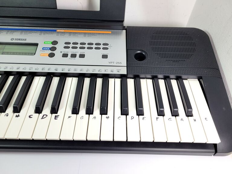zadbany-keyboard-cyfrowy-yamaha-ypt-255-stojak-zasilanie-sieciowe