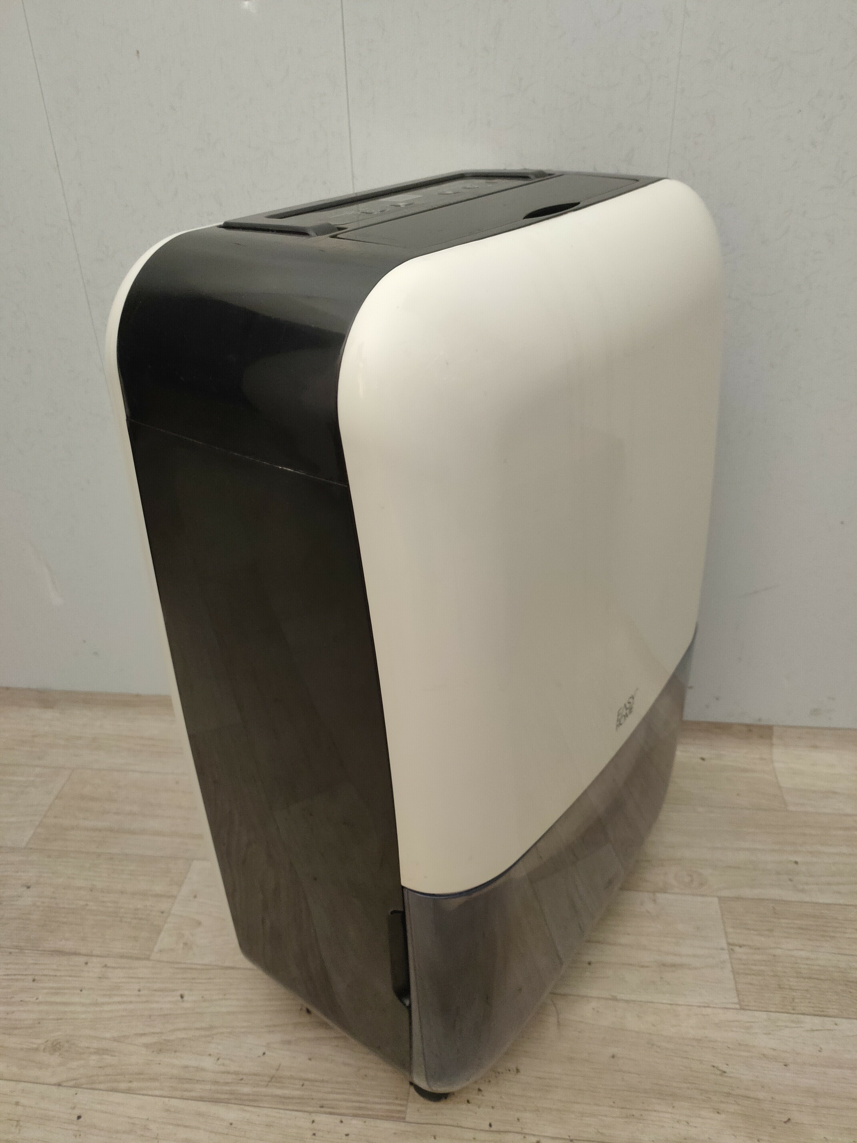 osuszacz-quigg-le-201313-glosno-chodzi-kolor-dominujacy-bialy