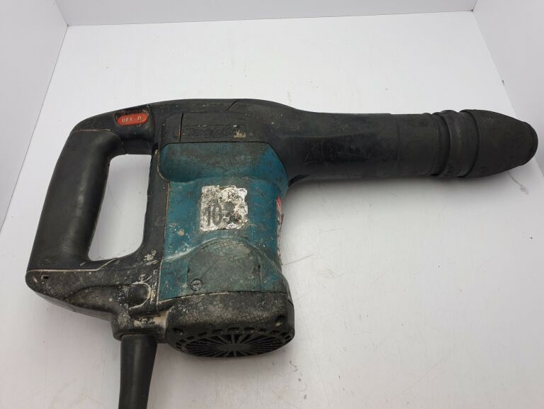 MŁOT UDAROWY MAKITA HM0860C