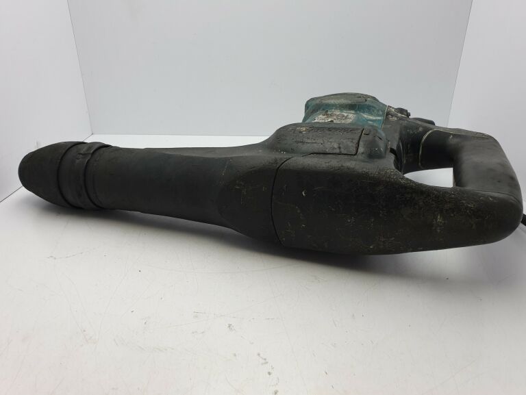 MŁOT UDAROWY MAKITA HM0860C