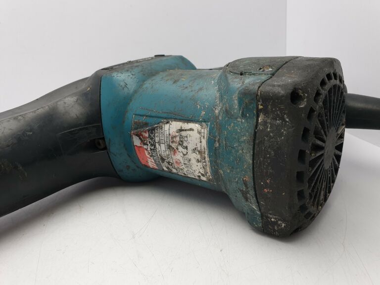 MŁOT UDAROWY MAKITA HM0860C