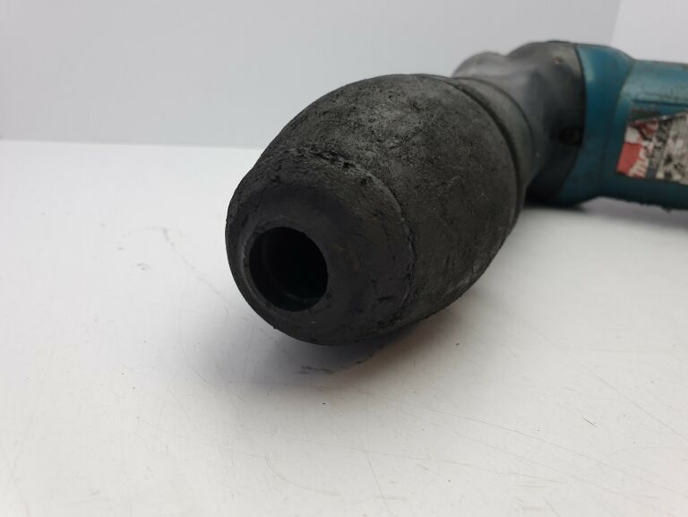 MŁOT UDAROWY MAKITA HM0860C