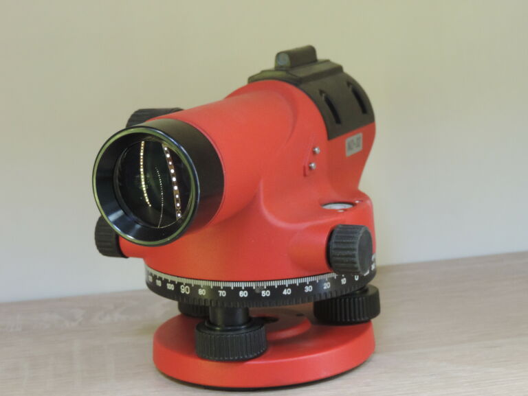 NIWELATOR OPTYCZNY PRO NO-32