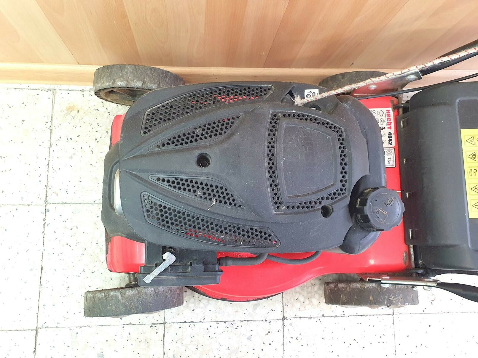 kosiarka-spalinowa-hecht-4042-pojemnosc-silnika-35