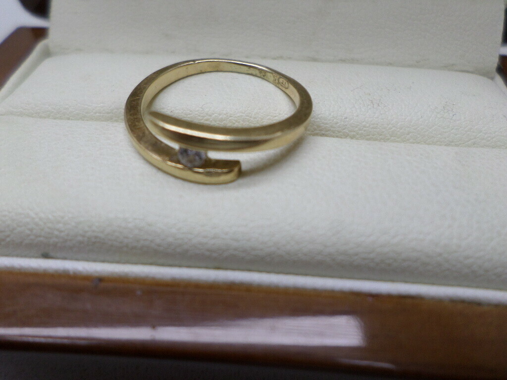 ostentacyjny-zloty-pierscionek-194g585-r10-material-15835-2