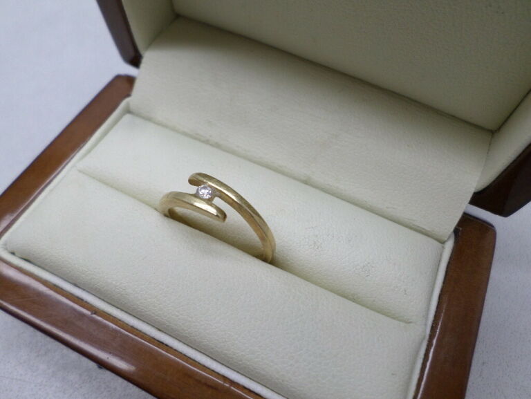 ostentacyjny-zloty-pierscionek-194g585-r10-rodzaj-2205-16