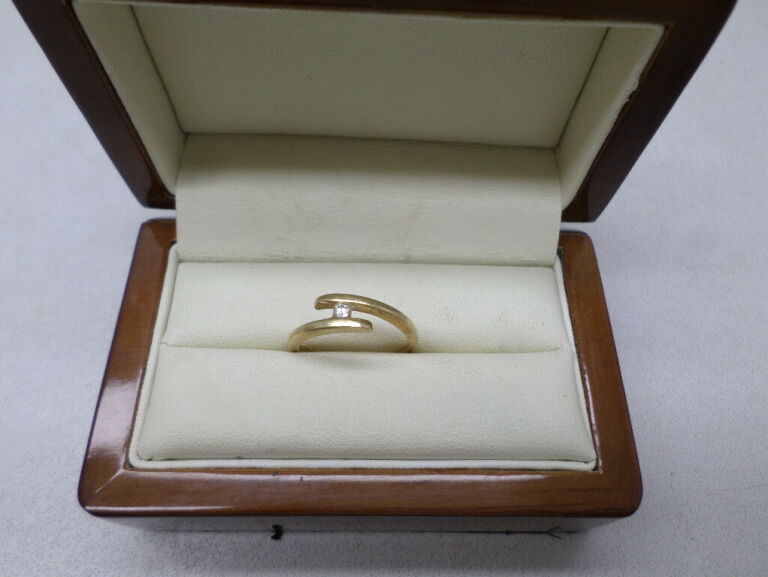 ostentacyjny-zloty-pierscionek-194g585-r10-plocka-12-sierpc