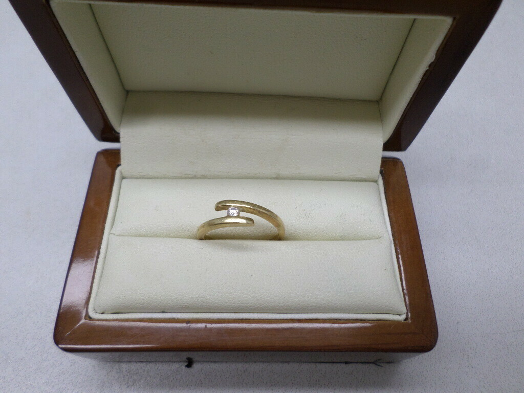 ostentacyjny-zloty-pierscionek-194g585-r10-plocka-12-sierpc