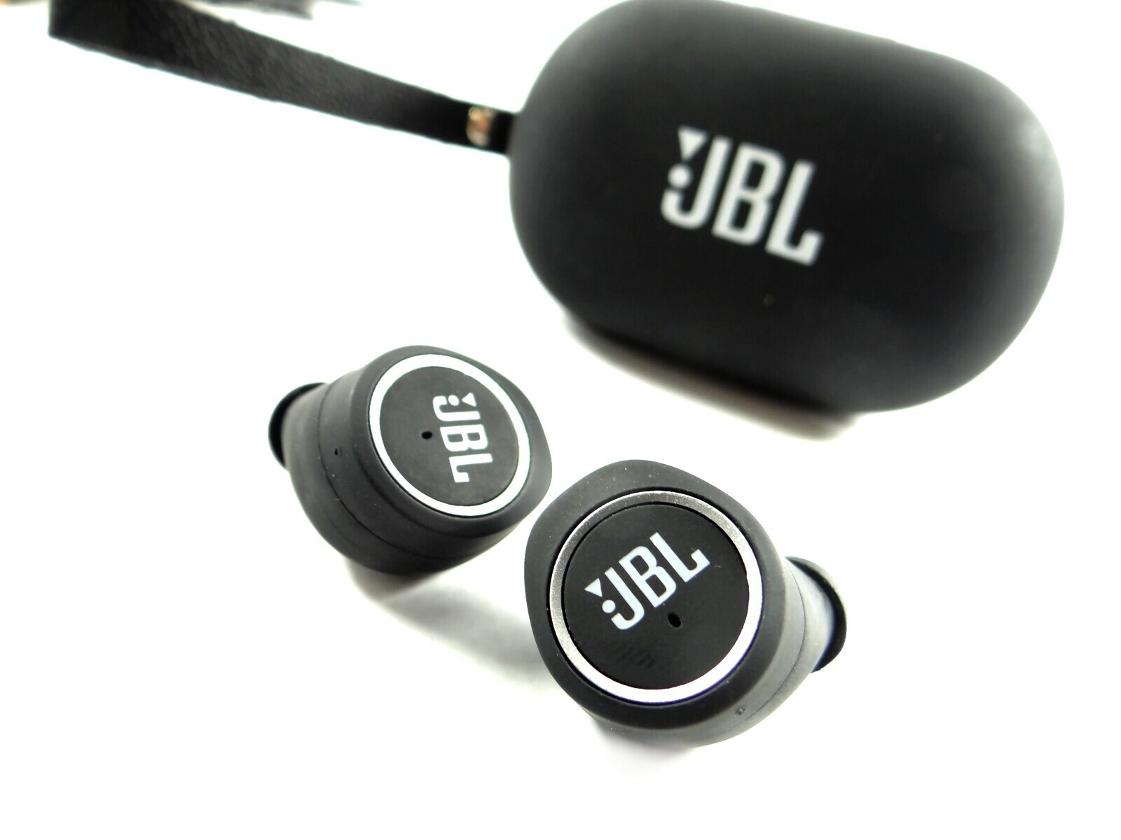 sluchawki-jbl-free-x8-kolor-dominujacy-czarny