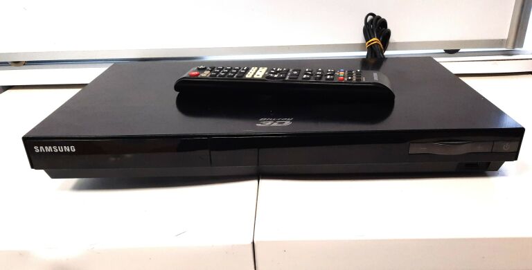BLU RAY SAMSUNG HT-E5550 + PILOT