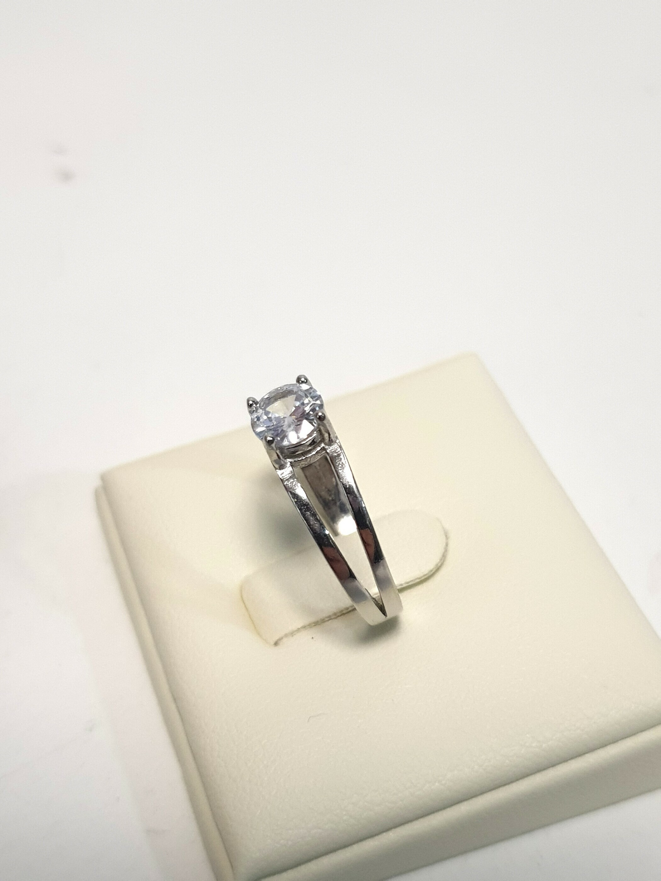 srebrny-pierscionek-marka-bez-marki