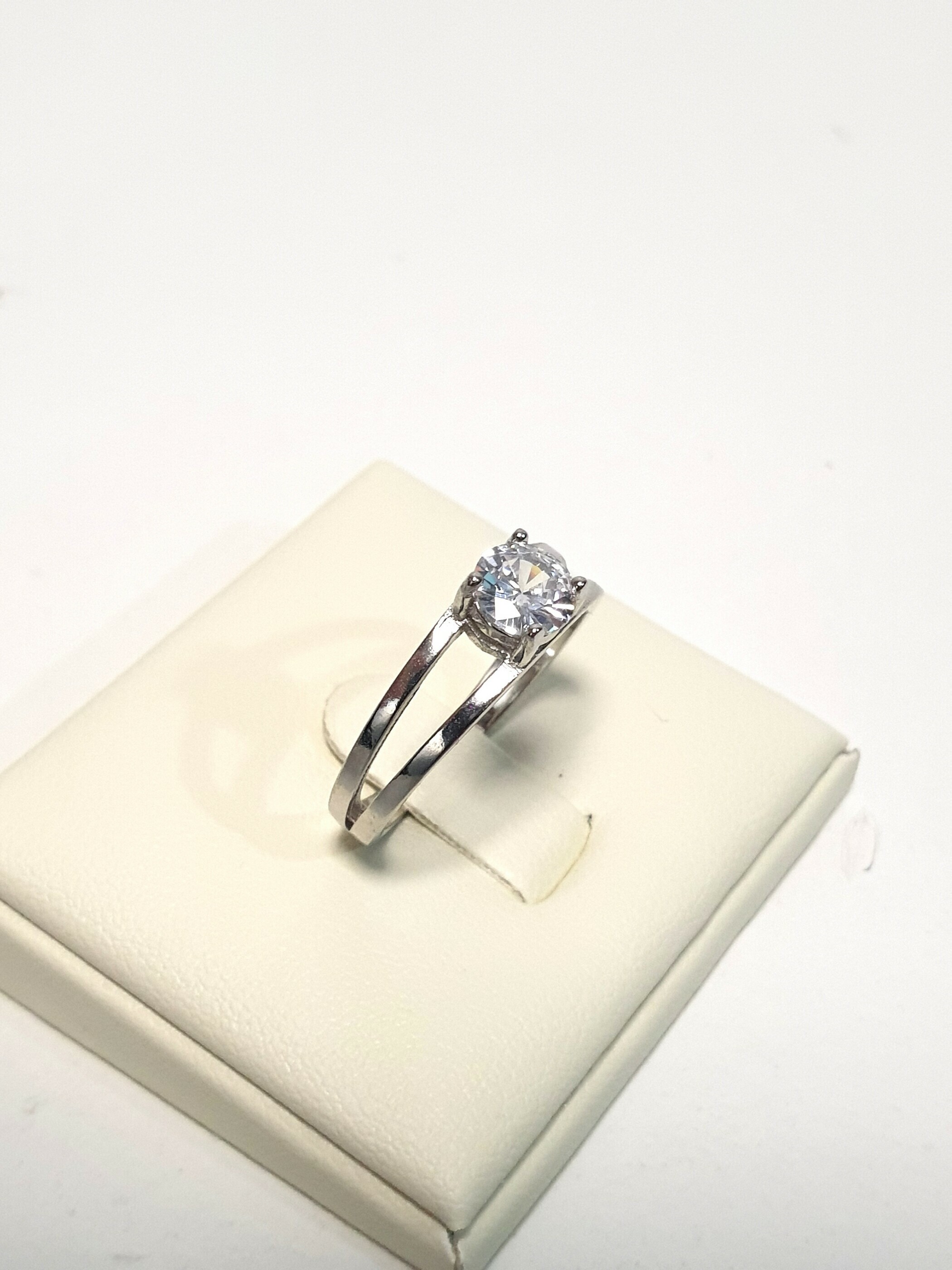 srebrny-pierscionek-stan-powystawowy