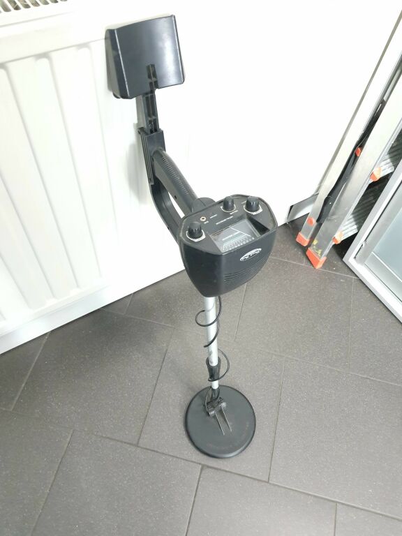 WYKRYWACZ METALU BLACK BULL METAL DETECTOR