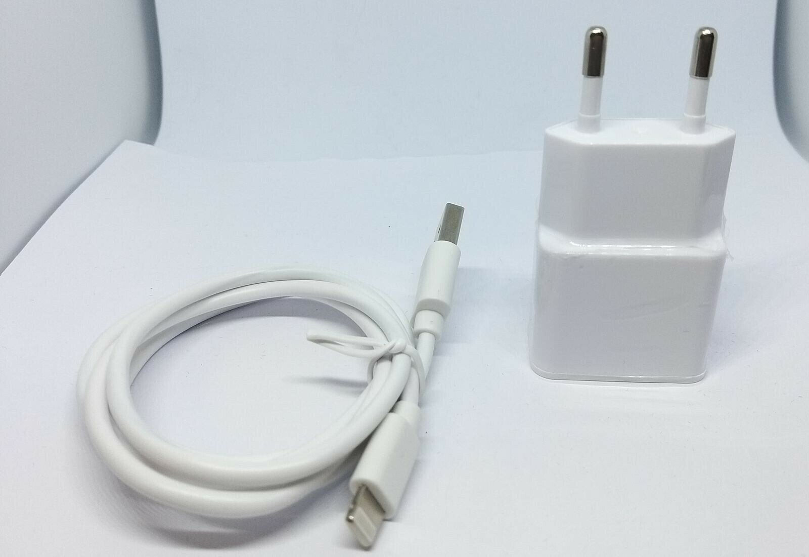 ladowarka-lightning-do-iphone-2a-ean-gtin-5904238701980