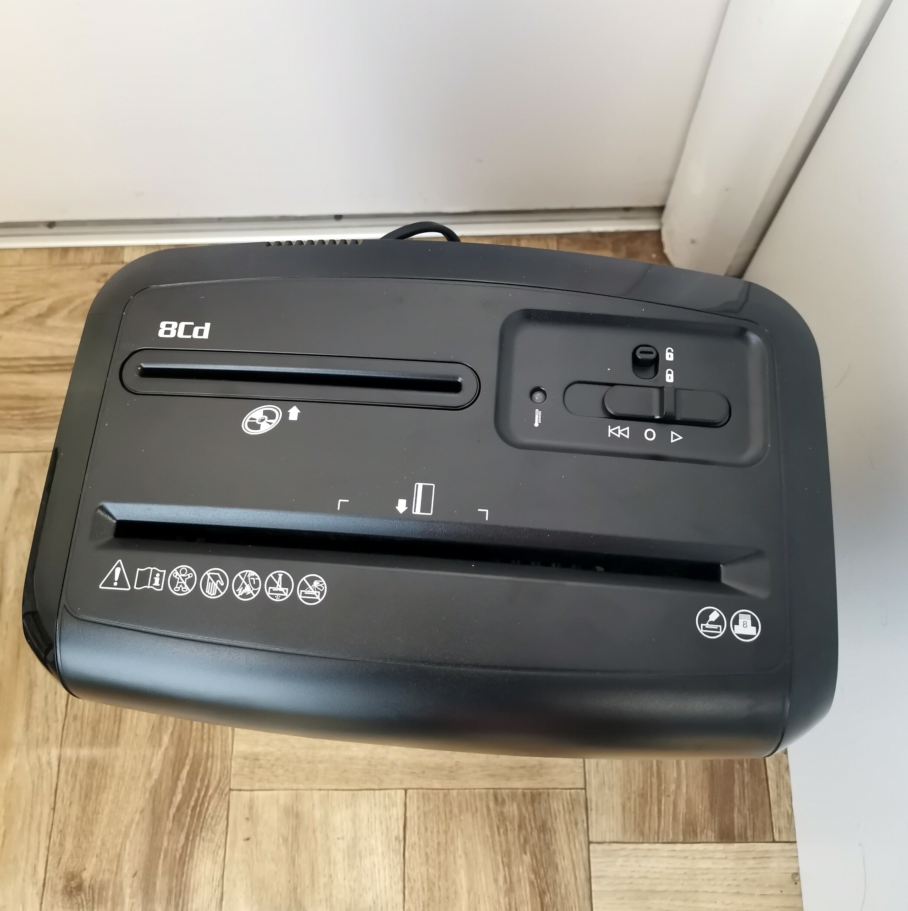 niszczarka-do-papieru-dokumentow-fellowes-8cd-stan-uzywany