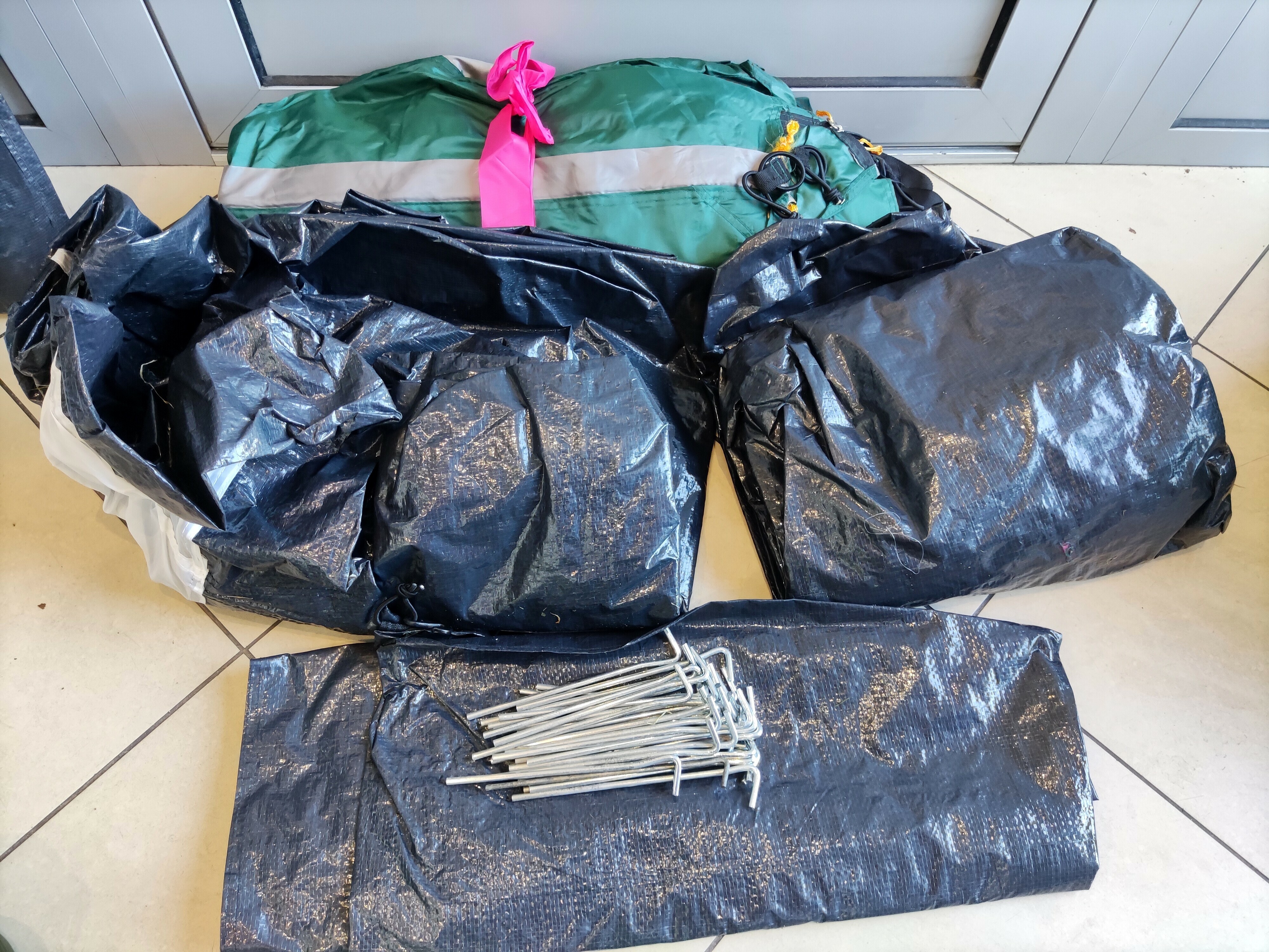 namiot-4osobowy-halfordswalizka-rodzaj-rodzinne