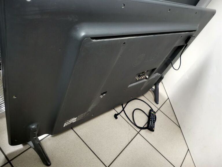 telewizor-lg-47lb5700-pilot-marka-lg