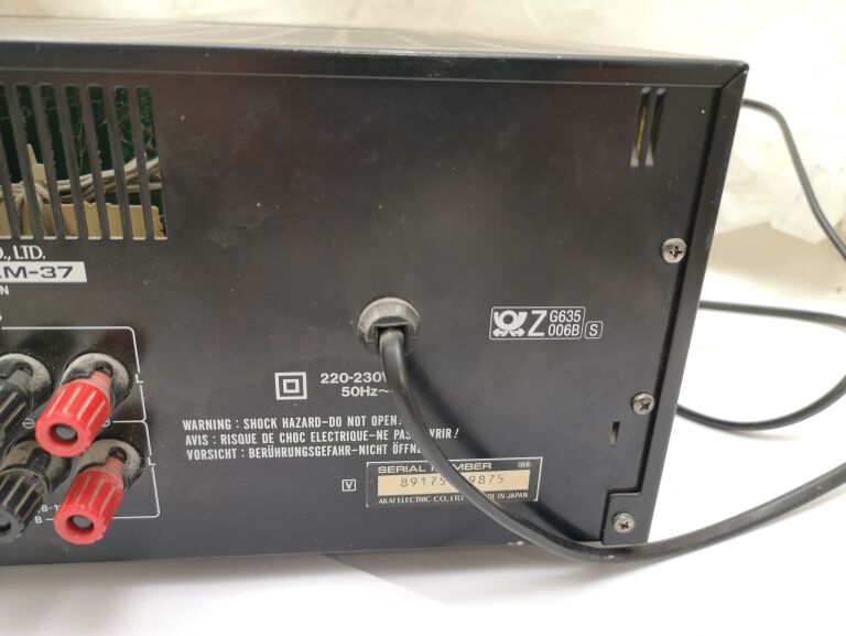 WZMACNIACZ AKAI AM-37