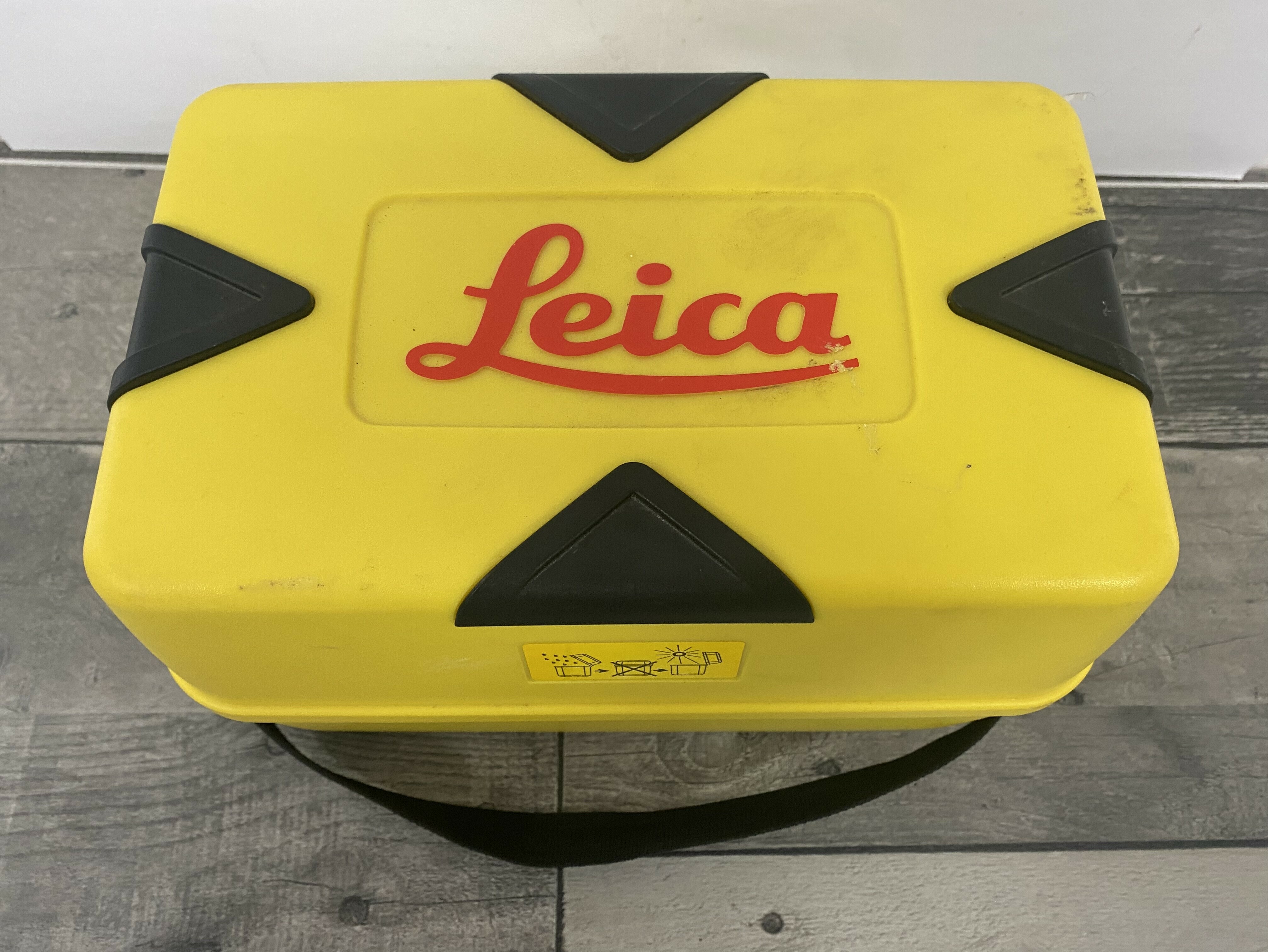 niwelator-leica-na-324-z-walizka-stan-uzywany