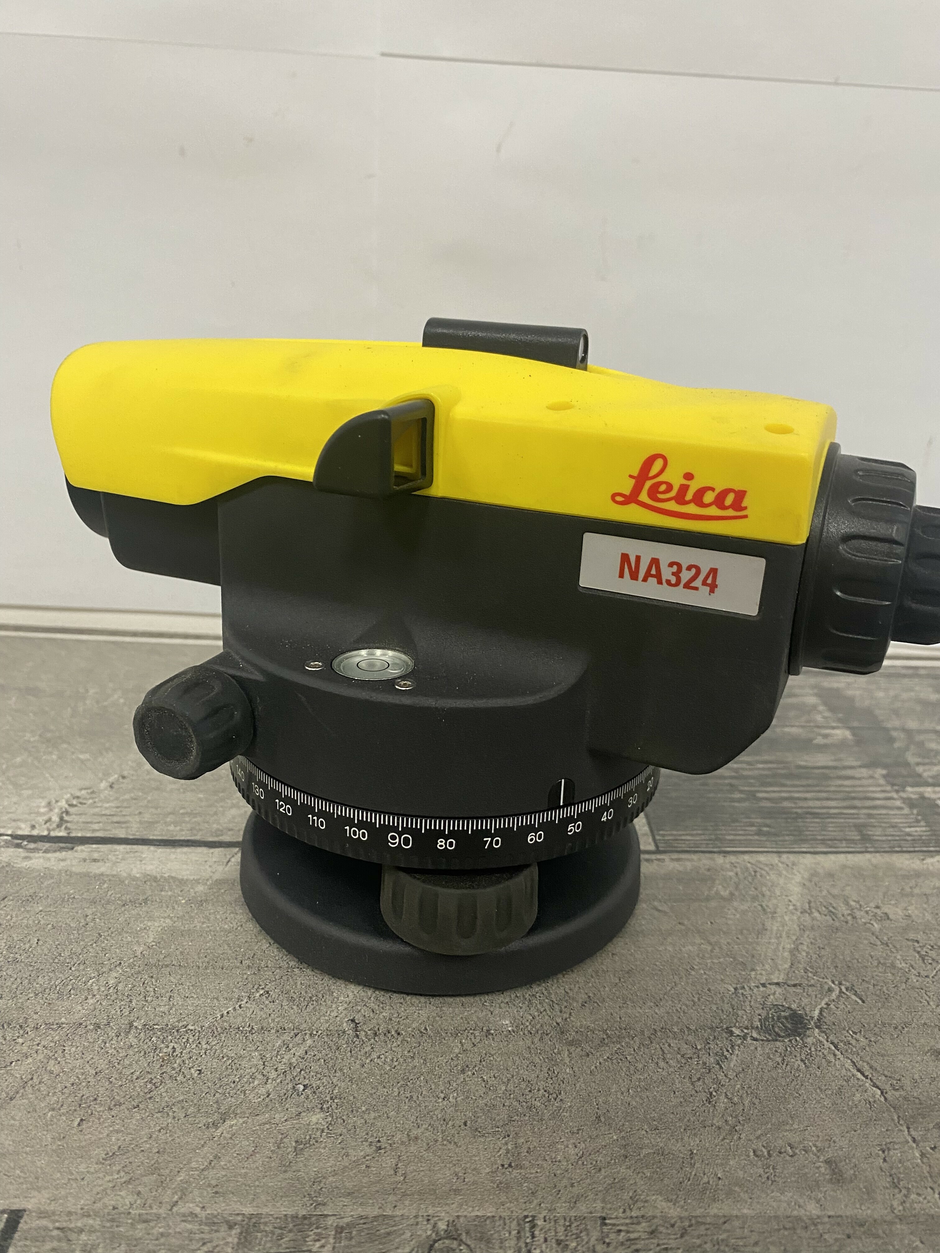 niwelator-leica-na-324-z-walizka-model-na324