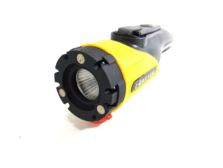 latarka-wielofunkcyjna-ratunkowa-forever-5w1-opis-cechy-dodatkowe-brak