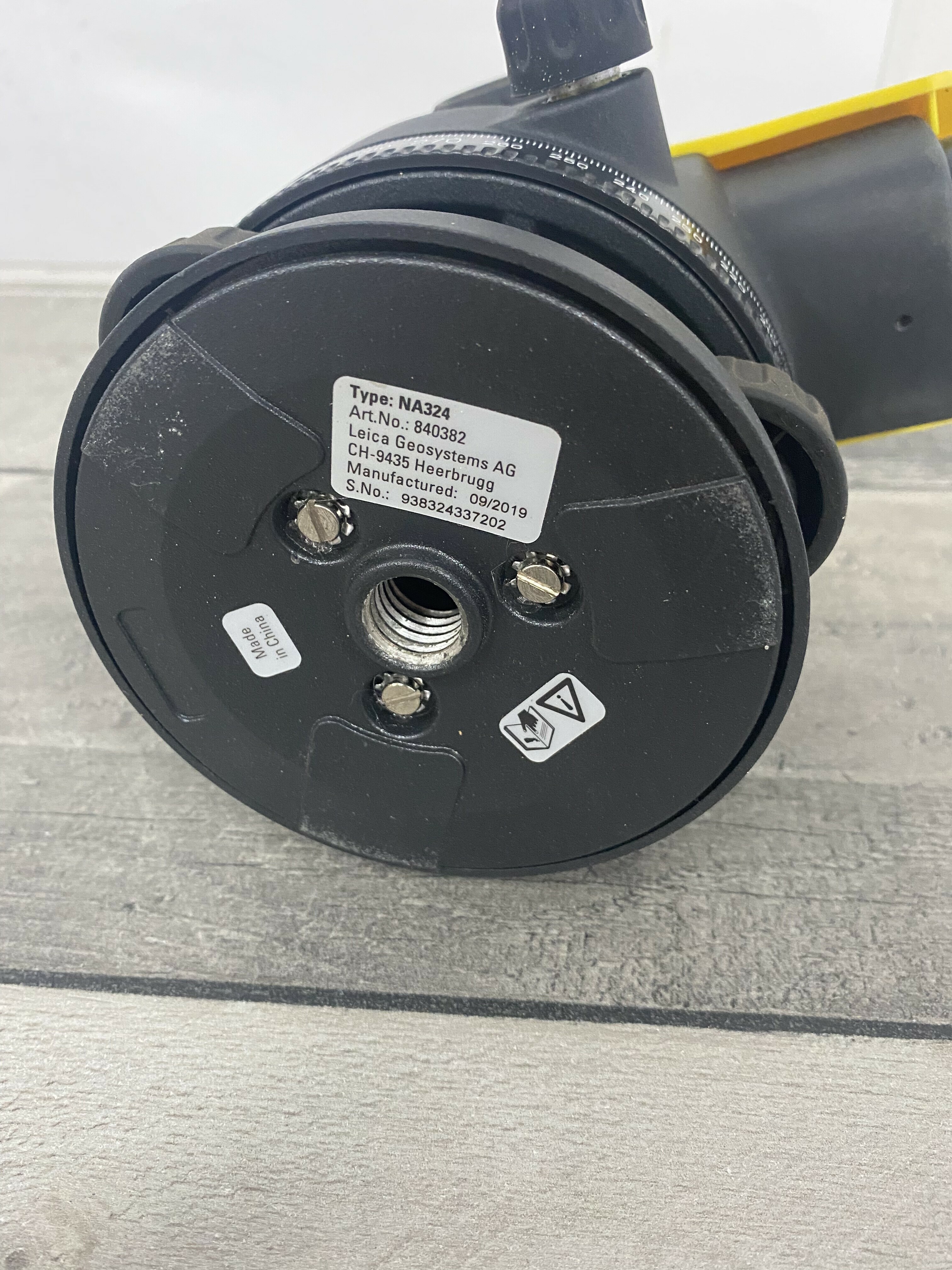 niwelator-leica-na-324-z-walizka-rodzaj-niwelatora-optyczny