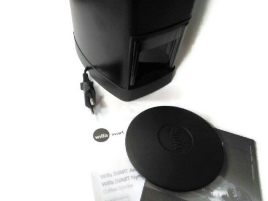mlynek-do-kawy-wilfa-cgws-130b-kolor-dominujacy-czarny