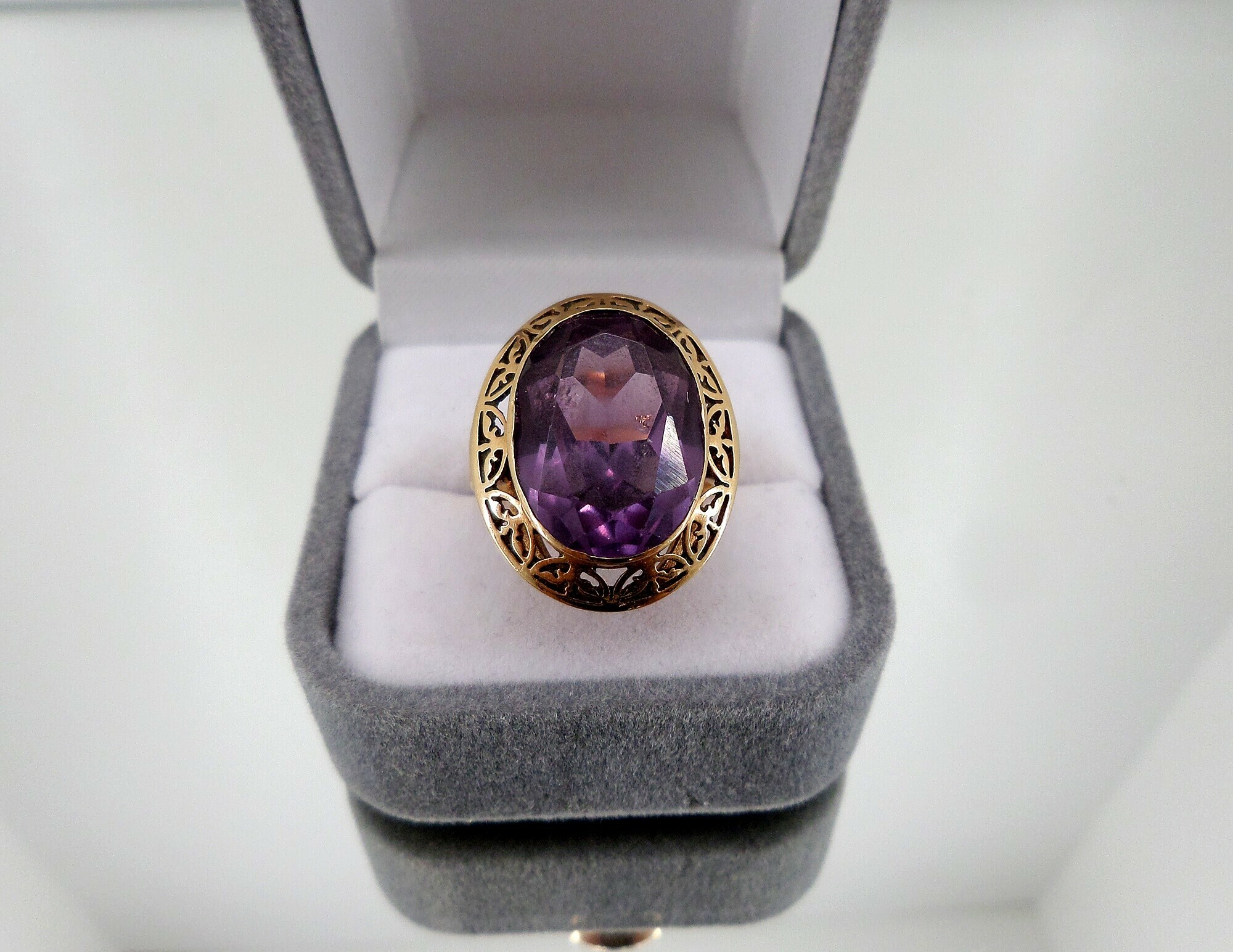 piekny-pierscionek-z-fioletowym-oczkiem-p585-stan-uzywany