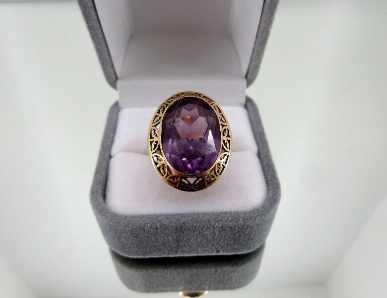 piekny-pierscionek-z-fioletowym-oczkiem-p585-stan-uzywany