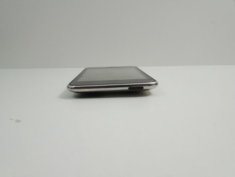 APPLE IPOD TOUCH 8GB 2ND GEN