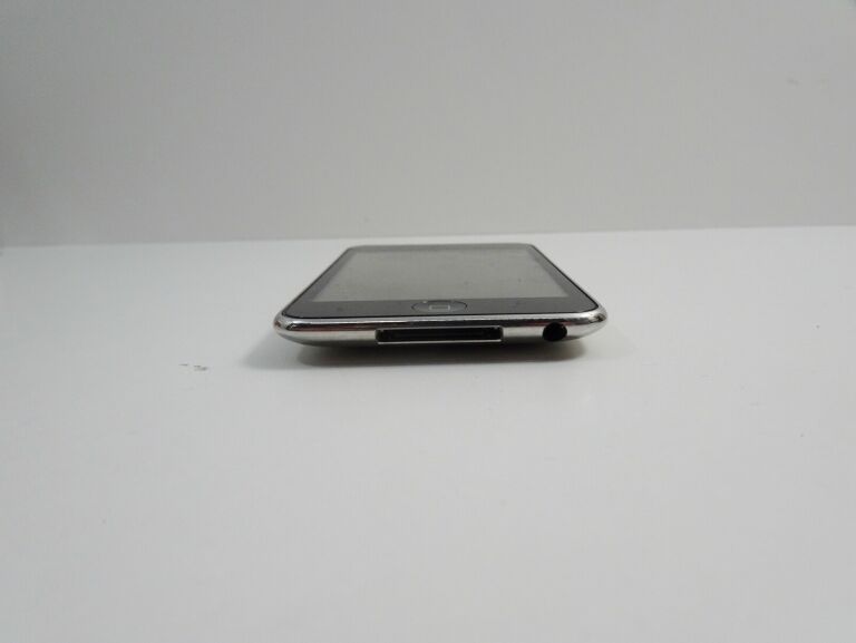APPLE IPOD TOUCH 8GB 2ND GEN