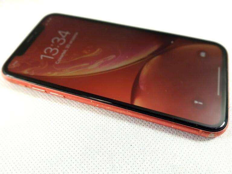 TELEFON IPHONE XR CORAL 128 GB