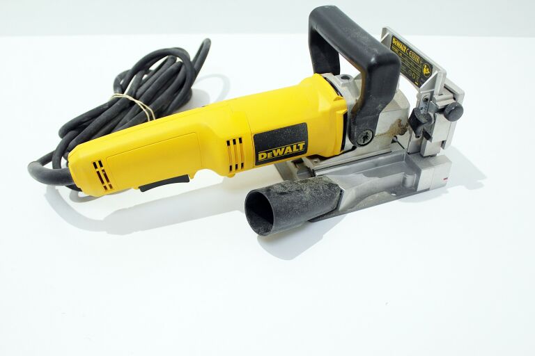 dewalt-frezarka-do-wpustow-lamelownica-dw682-kod-producenta-dw682