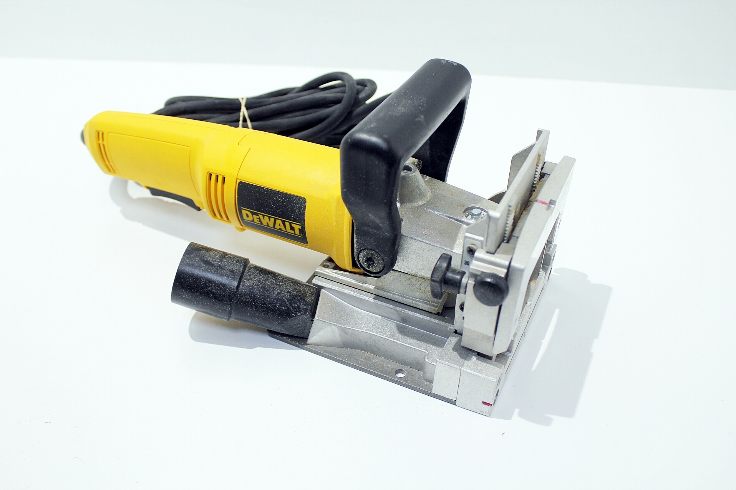 dewalt-frezarka-do-wpustow-lamelownica-dw682-maksymalna-liczba-obrotow-bez-obciazenia-1000